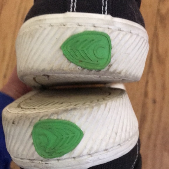 Pantone Cariuma Shoes - Picture 5 of 10